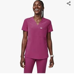 Figs catarina scrub top in fuscia